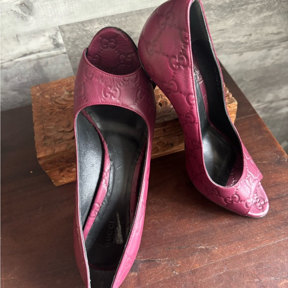 Gucci print stilettos. (Never worn) - Picture 8 of 14